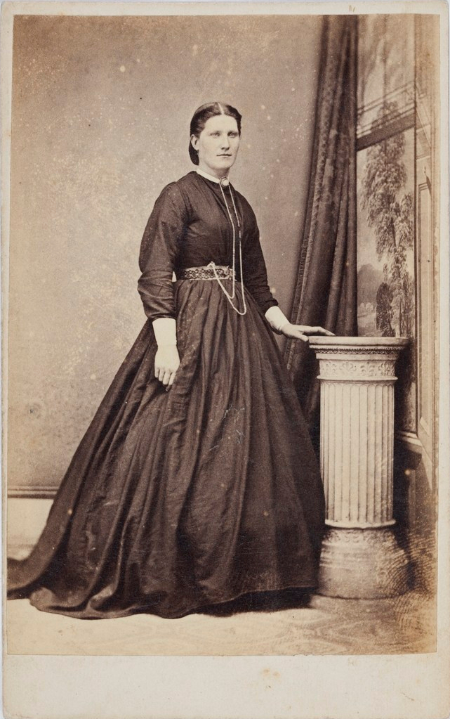 Unidentified female, nineteenth-century Parramatta. 1860s. Old Parramatta. Old Parramattan. Carte de visite. Burgin.
